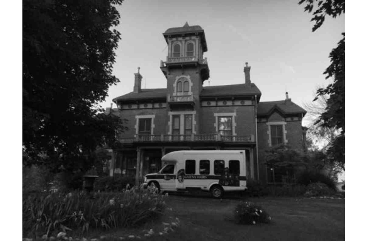 8 MustVisit And Unique Haunted Tours In Illinois To Book In 2024